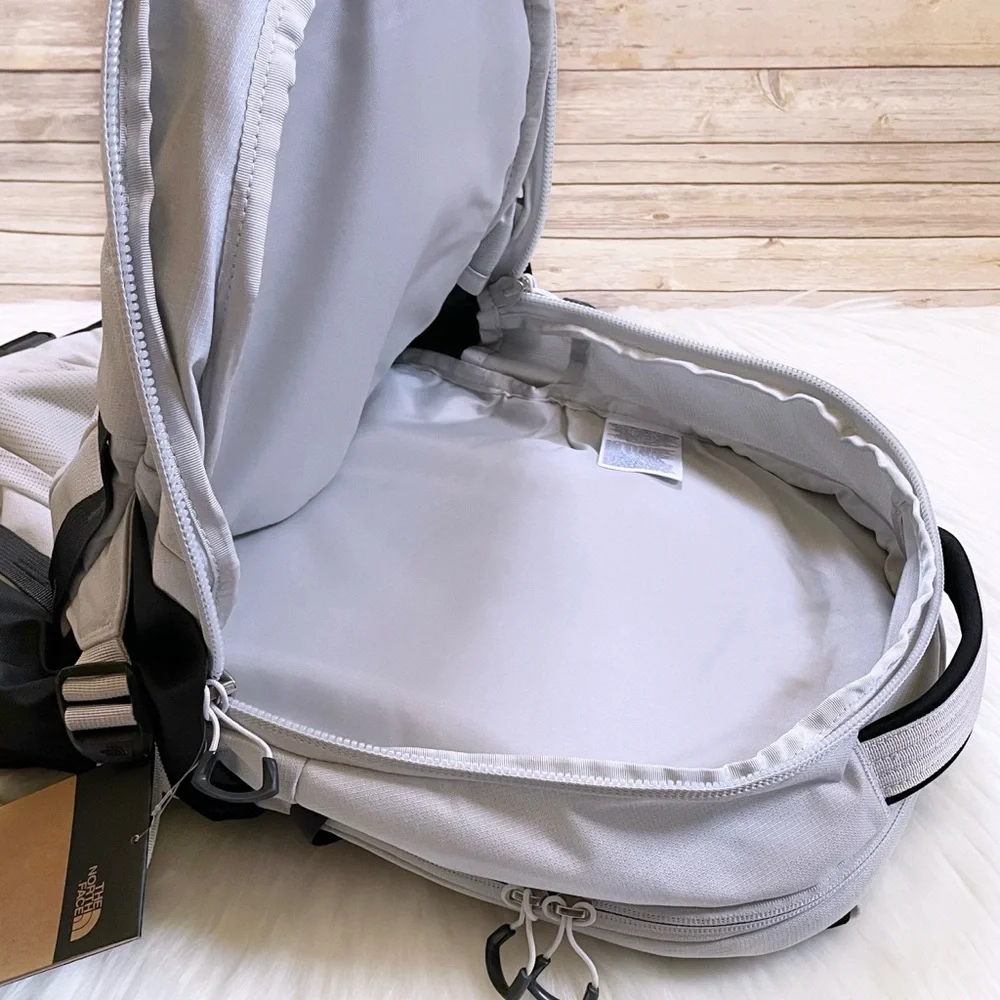 The North Face Recon 30 Liter Backpack
